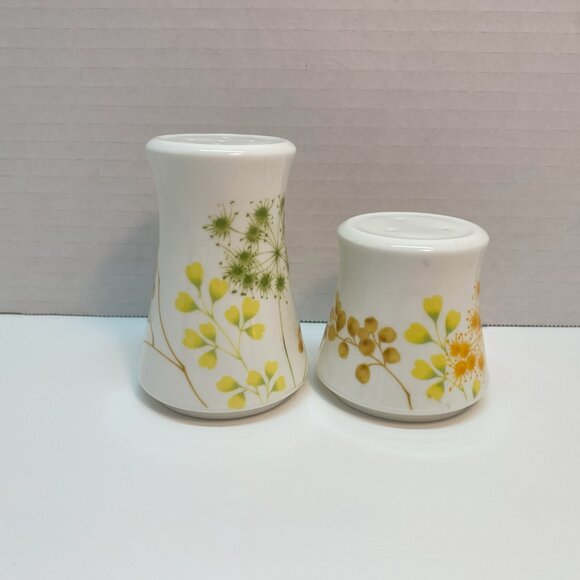 Mikasa Vintage Woodcliff Salt and Pepper Shakers A9007 Bone China, Japan - Picture 3 of 5